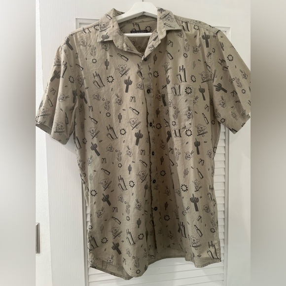 Men’s Medium Button Up Short Sleeve Shirt - Picture 1 of 5